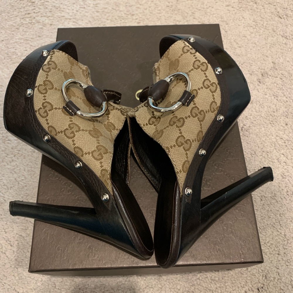 Gucci Women's Brown Slide Sandals - Picture 6 of 8